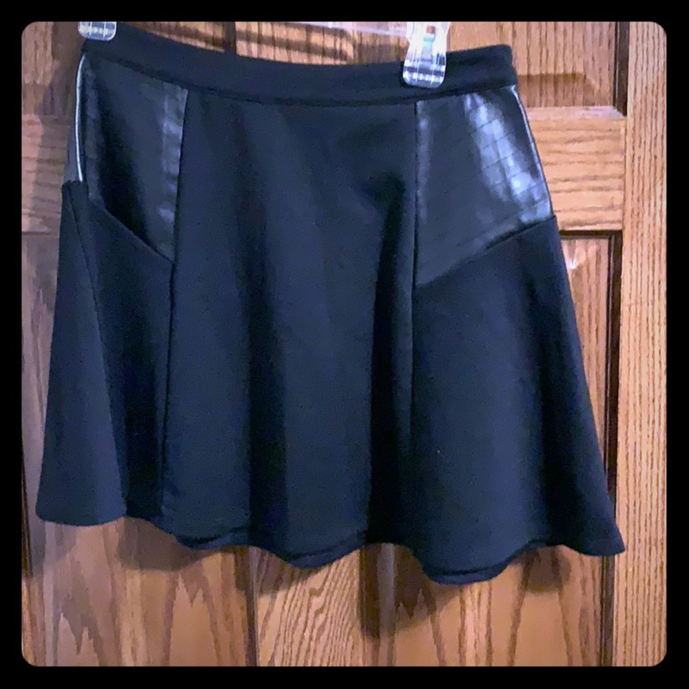 Eric & Lani Black Faux Leather insert Skirt Large